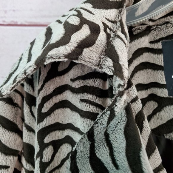 Loire NY Animal Zebra Print Furry Soft Trench Style Coat Jacket Belted  Medium - Picture 3 of 9